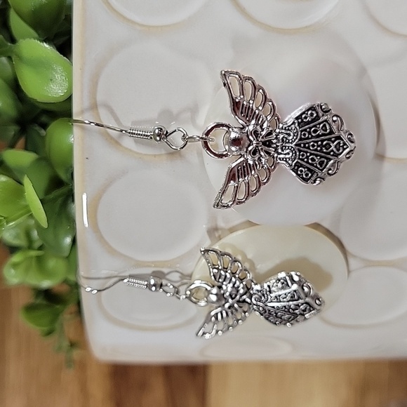 Angel Shell Drop Earrings - Picture 4 of 5